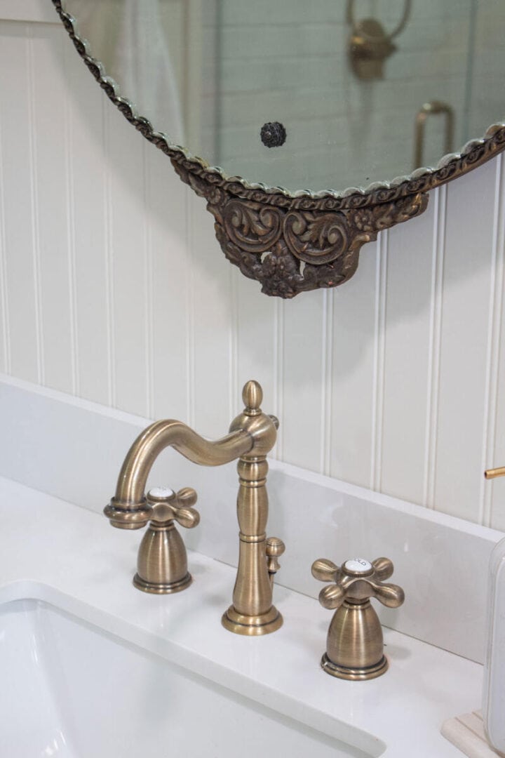 antique-brass-bathroom-faucet