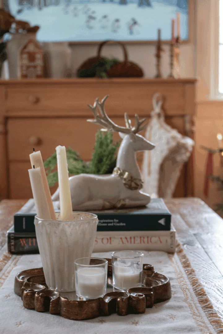 cozy-living-room-coffee-table-decor-for-Christmas
