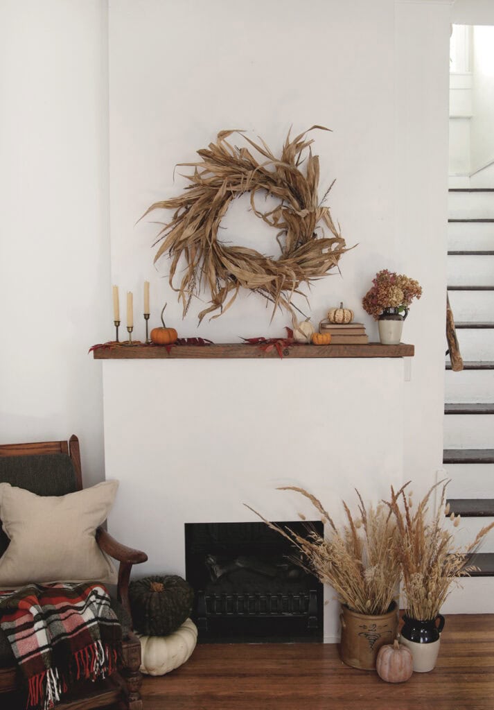 diycornhuskwreath1-713x1024-1 DIY Corn Husk Wreath