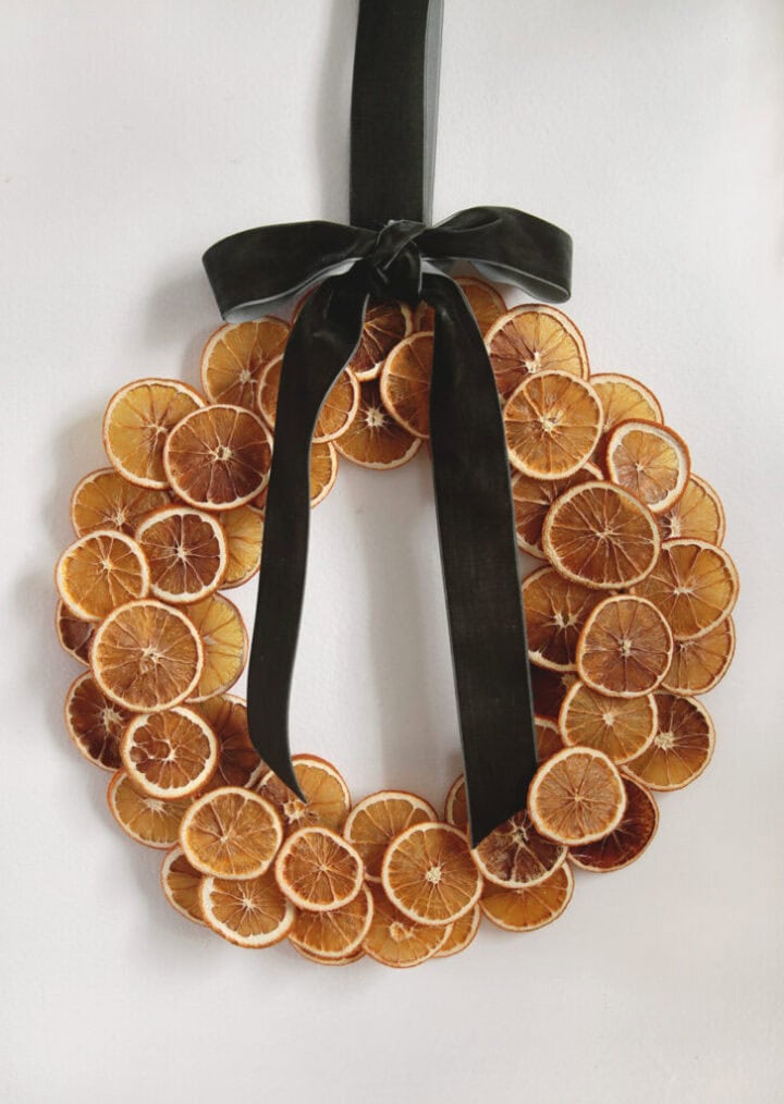 diydriedorangewreath11-727x1024-1-720x1014-1 diy wreath made from orange slices