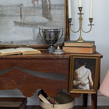 FI-buying-antique