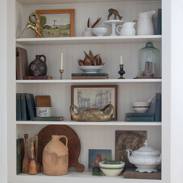 Vintage Country Dining Room With Custom Bookshelves and Built-In Bench – The Honeycomb Home