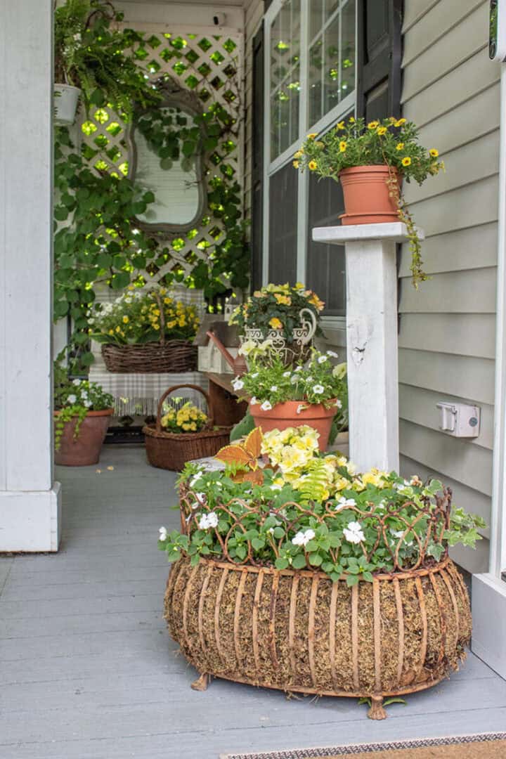 how-to-line-a-metal-planter-with-moss-720x1080-1 how-to-line-a-cast iron planter-with-moss
