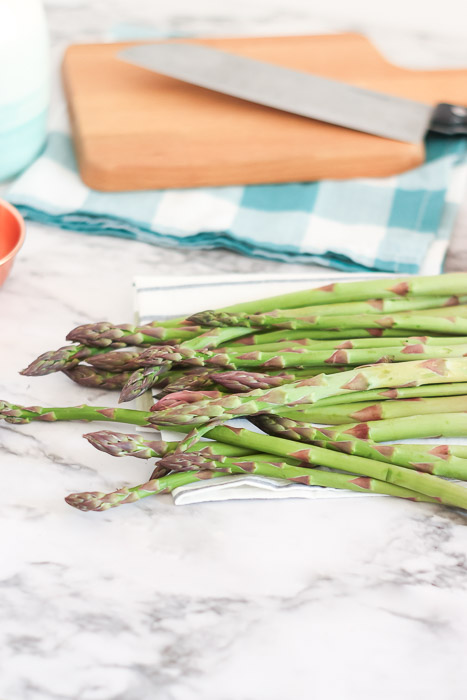 oven-roasted-asparagus-1 prepped asparagus