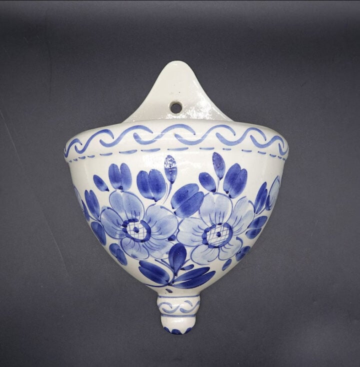 vintage-blue-and-white-wall-planter-720x734-1 vintage-blue-and-white-wall-planter