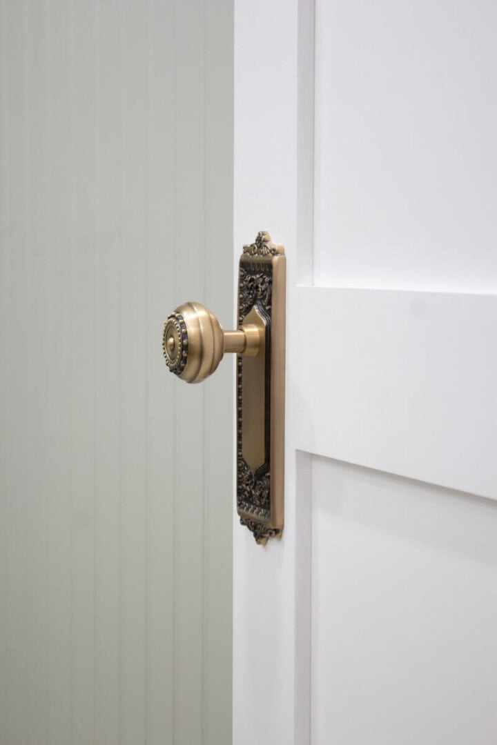 vintage style doorknobs with backplate