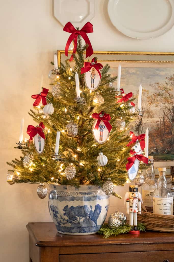 vintage-inspired-nutcracker-tabletop-tree